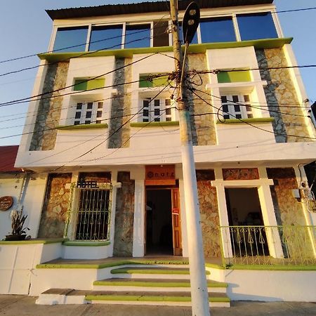 Natz Hotel Flores Buitenkant foto