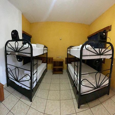 Natz Hotel Flores Buitenkant foto