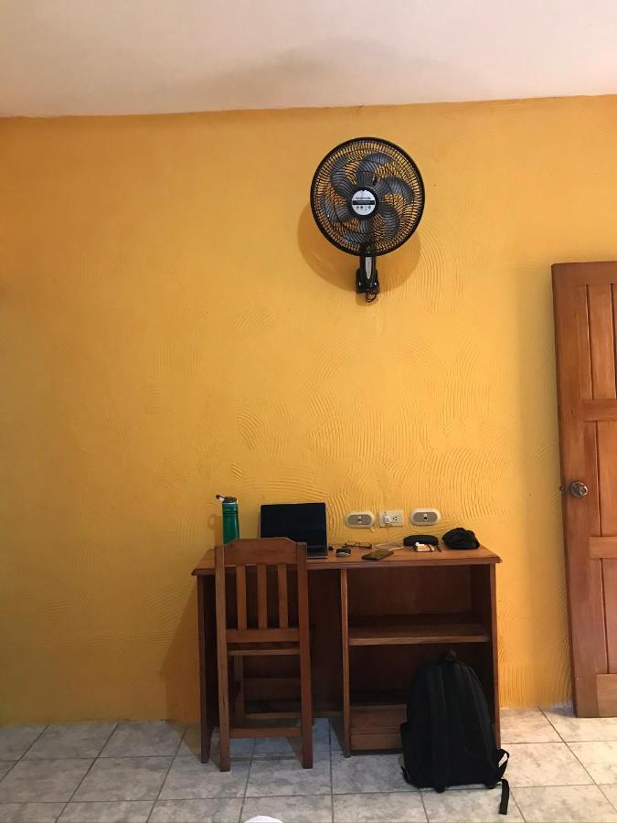Natz Hotel Flores Buitenkant foto