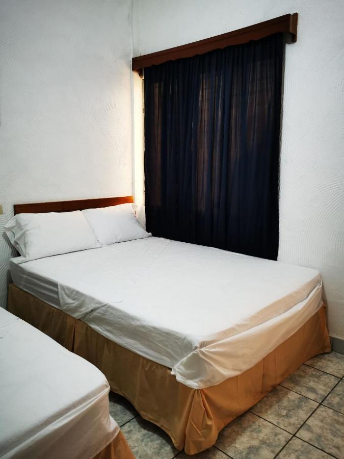 Natz Hotel Flores Buitenkant foto