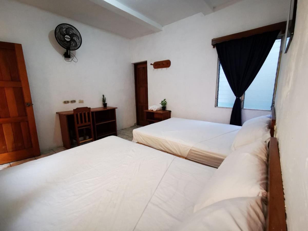 Natz Hotel Flores Buitenkant foto