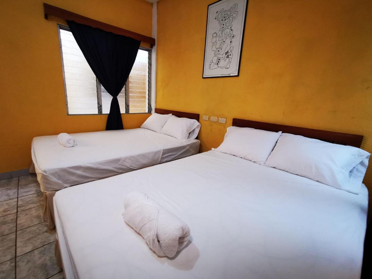 Natz Hotel Flores Buitenkant foto