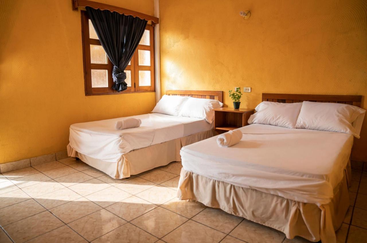 Natz Hotel Flores Buitenkant foto