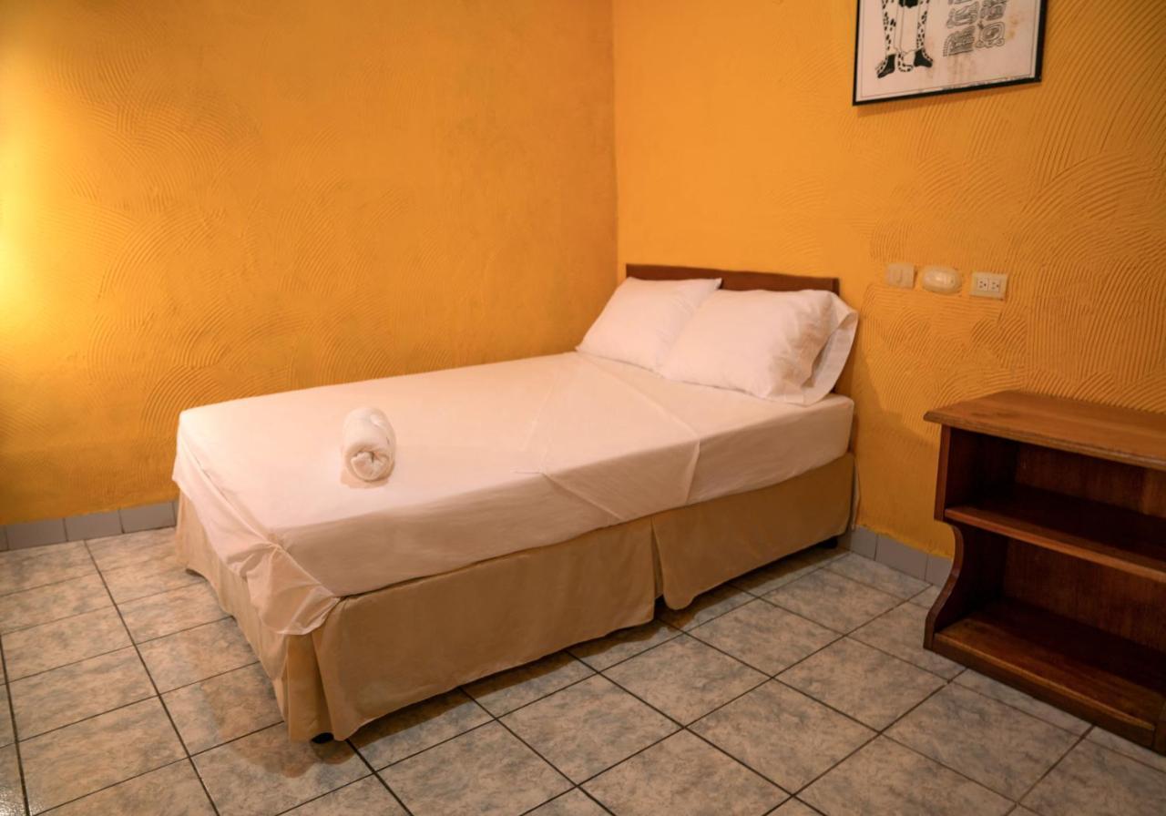 Natz Hotel Flores Buitenkant foto