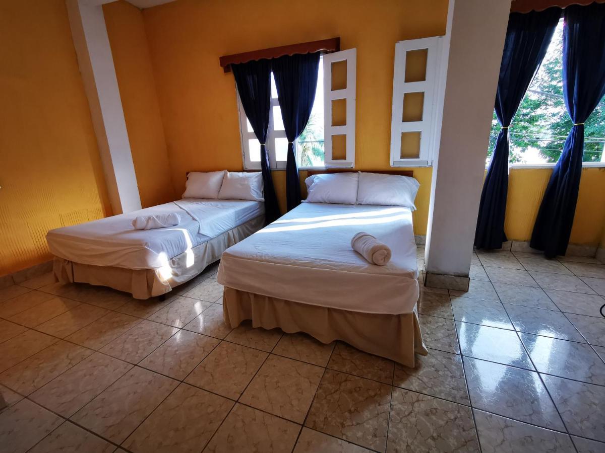Natz Hotel Flores Buitenkant foto