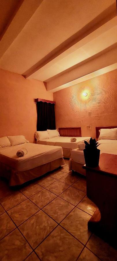 Natz Hotel Flores Buitenkant foto