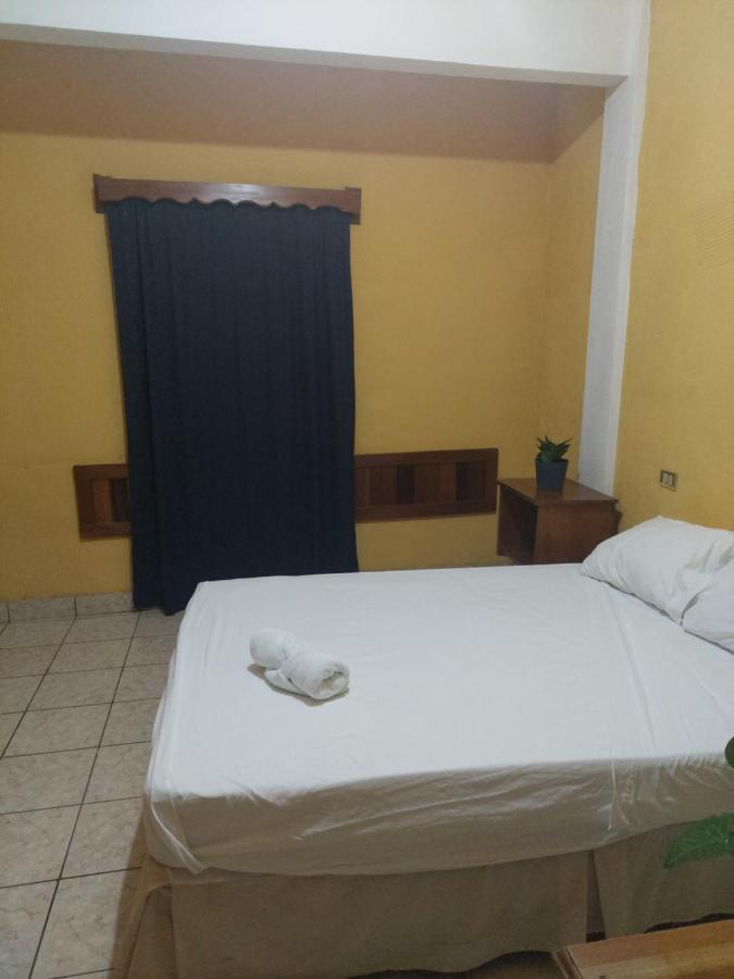Natz Hotel Flores Buitenkant foto