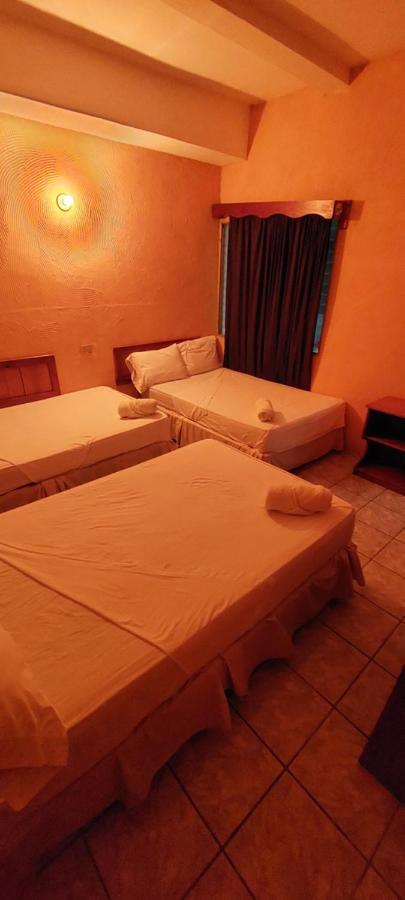 Natz Hotel Flores Buitenkant foto