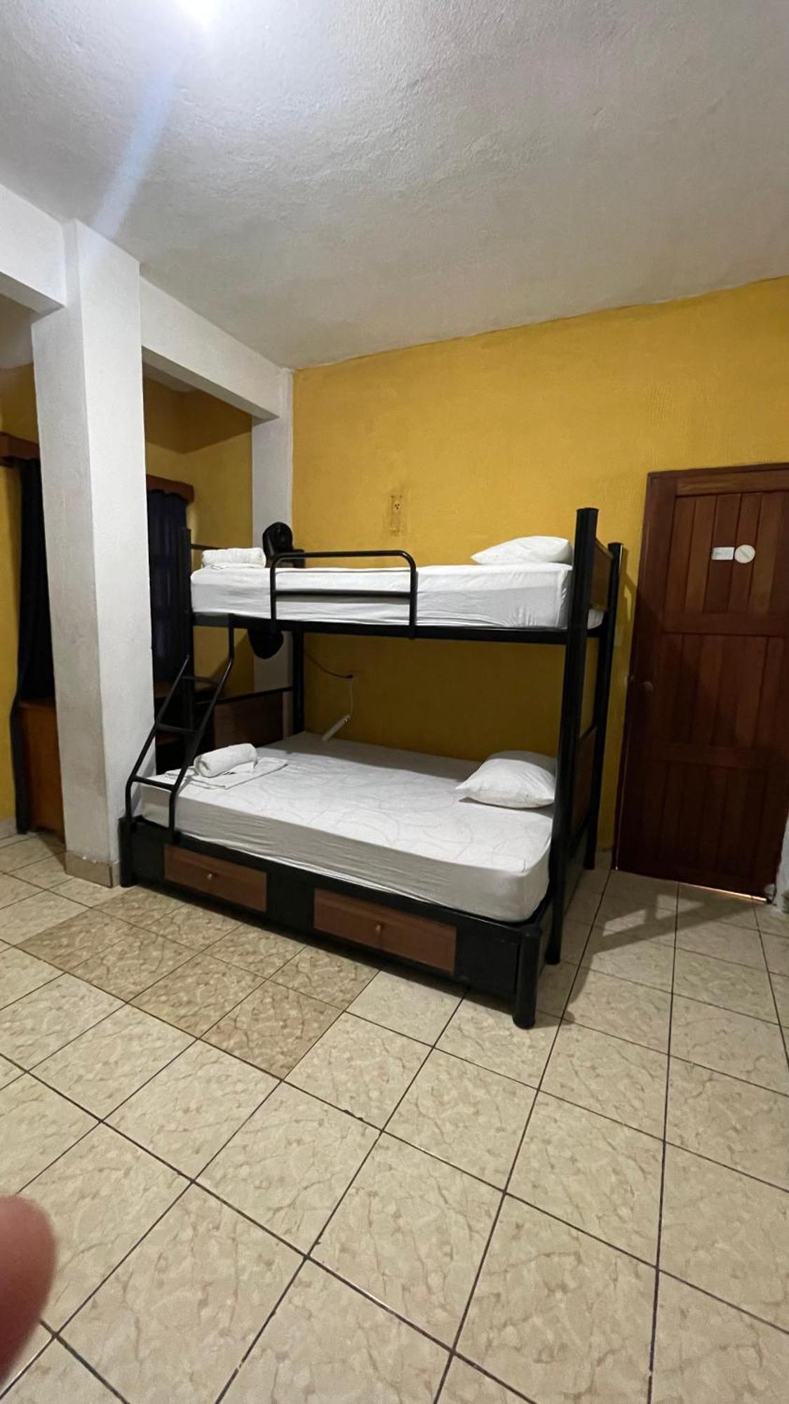 Natz Hotel Flores Buitenkant foto