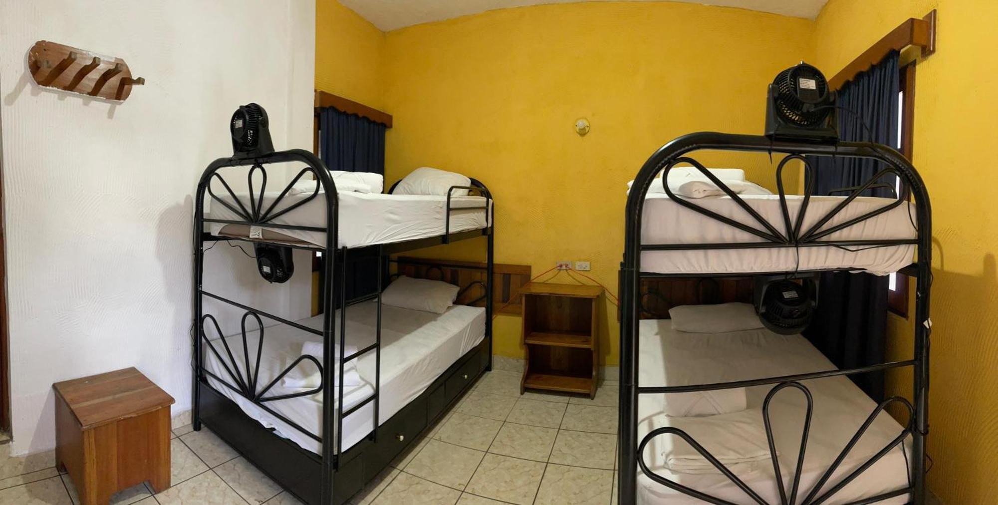Natz Hotel Flores Buitenkant foto